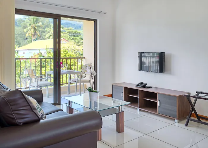 Creole Breeze Self Catering * Anse Boileau