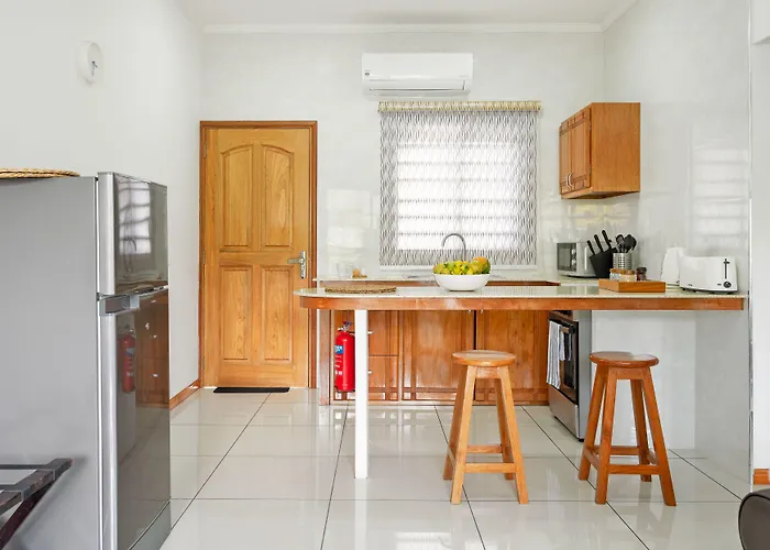 Creole Breeze Self Catering * Anse Boileau