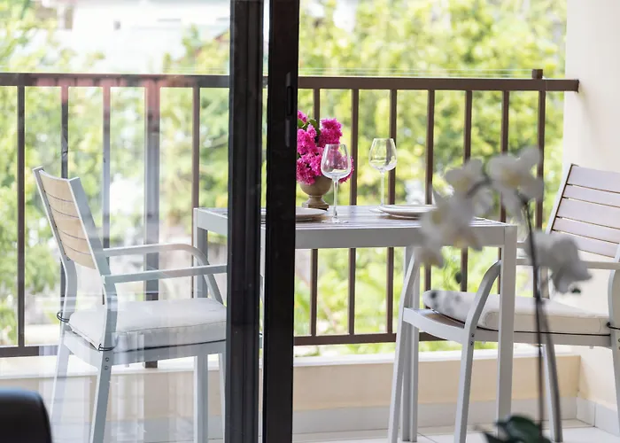 Creole Breeze Self Catering * Anse Boileau